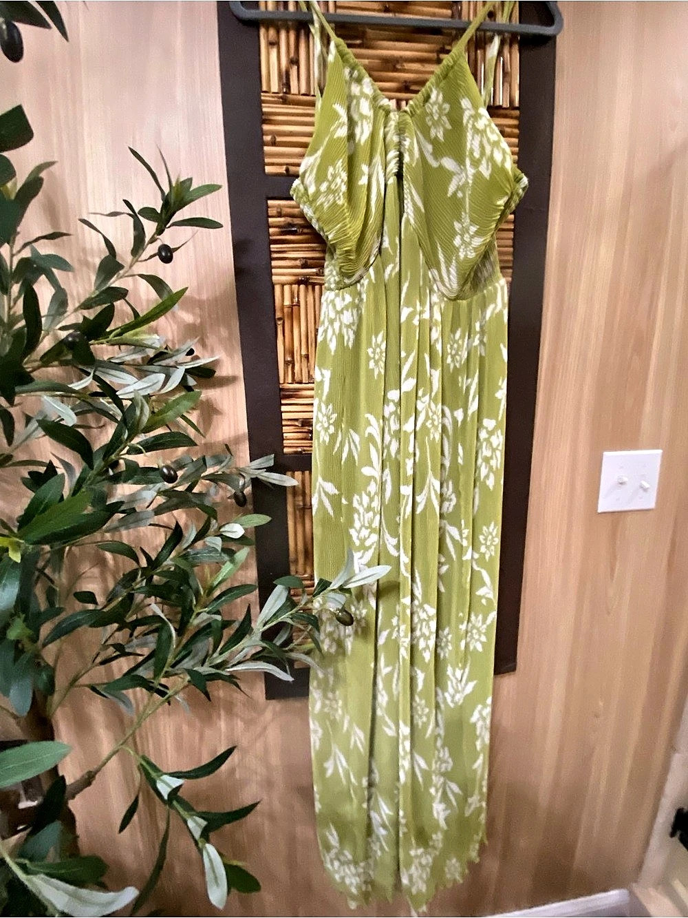 Sincerely Jules Floral Maxi Dress in Green & White Large Like New
